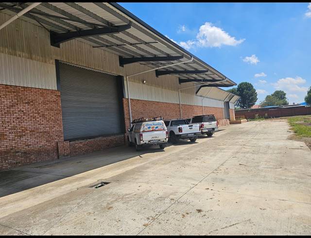 3,000M² WAREHOUSE FOR SALE IN VULCANIA